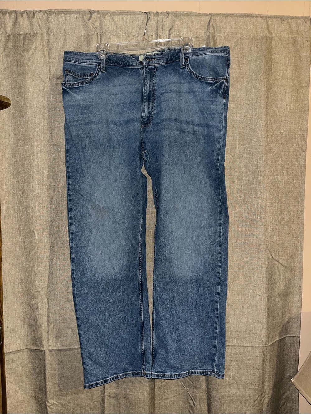 Wrangler Men's Relaxed Straight-Leg Jeans in Medium Blue Wash